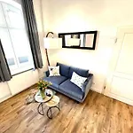 Kapitaenshaus-Lassen-Zimmer-Mendoza